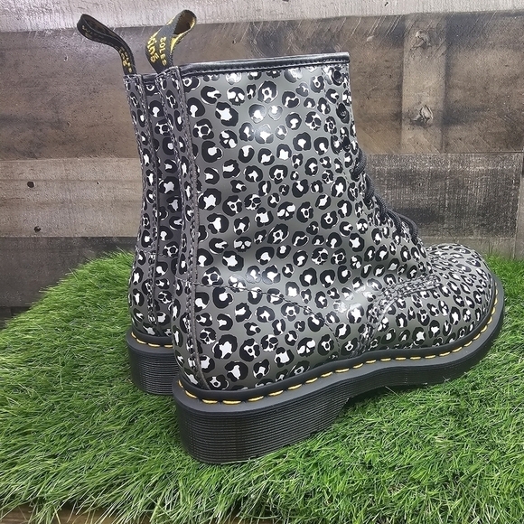 New Dr. Martens 1460 WOMEN'S LEOPARD SMOOTH LEATHER LACE UP BOOTS - Picture 5 of 12